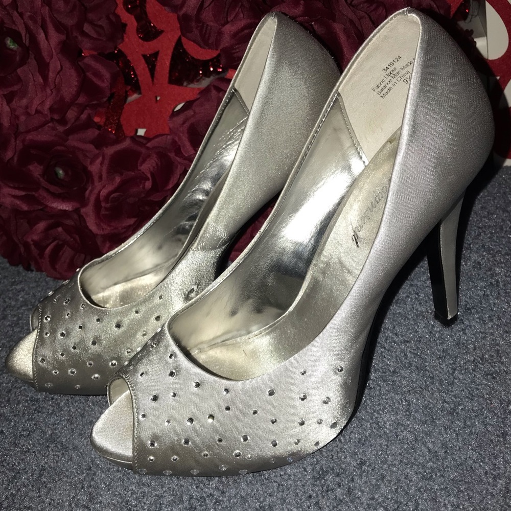 Lulu Townsend Silver Rhinestone Peep-Toe Heels